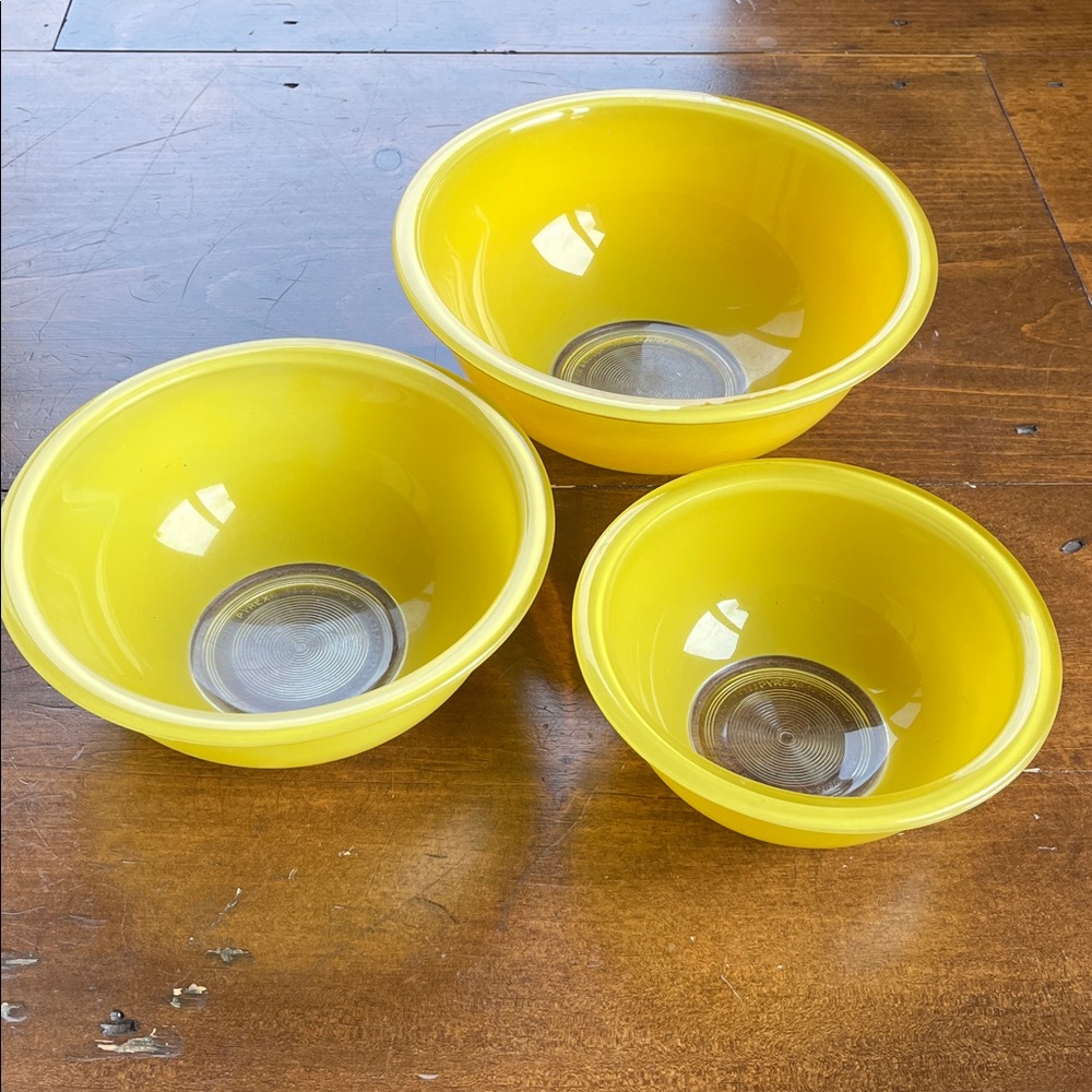 3- Pyrex Vintage Mixing Bowls Yellow Clear Bottoms - Picture 2 of 16